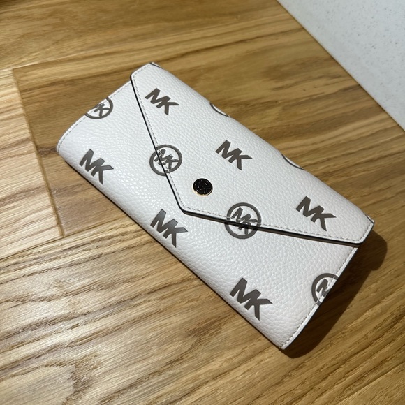 Michael Kors Wallet - Picture 4 of 5